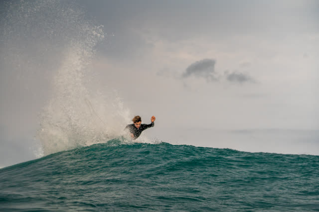 V-Land 12.06 surf photo