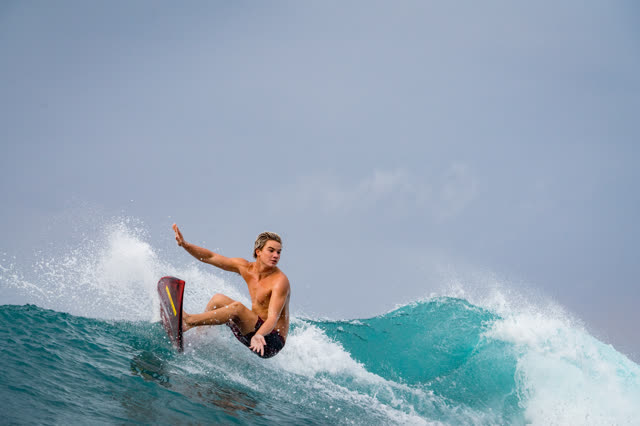V-Land 12.06 surf photo