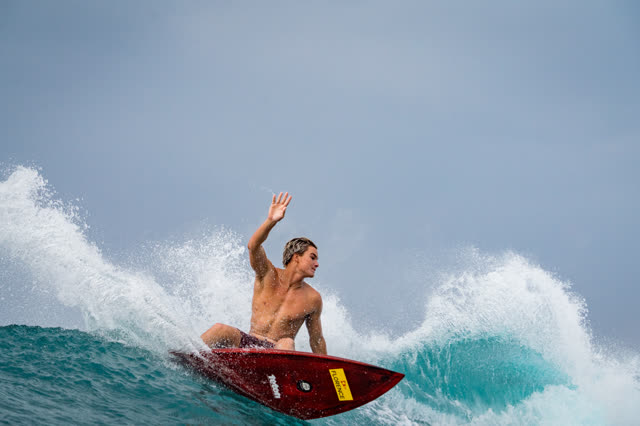 V-Land 12.06 surf photo