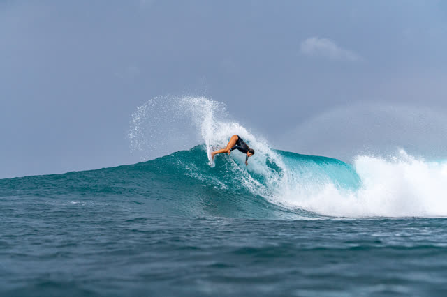 V-Land 12.06 surf photo
