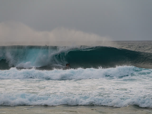 V-Land 12.06 surf photo