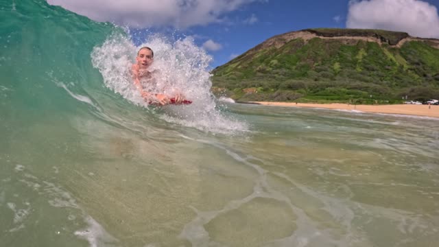 Raw surf clip, 0:04