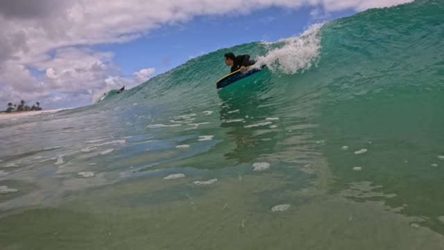 Raw surf clip, 0:04