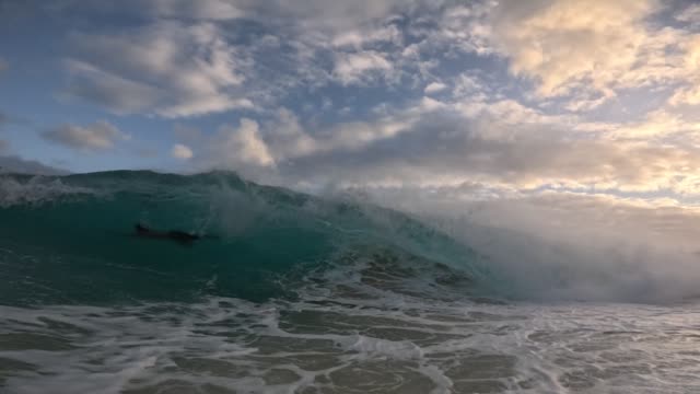 Raw surf clip, 0:16