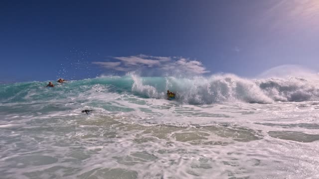 Raw surf clip, 0:07