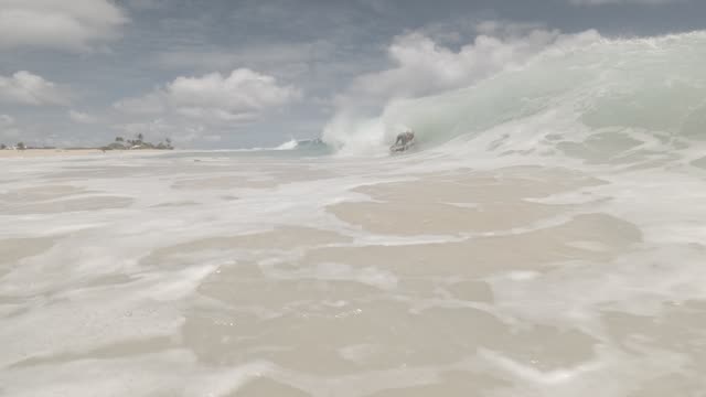 Raw surf clip, 0:04