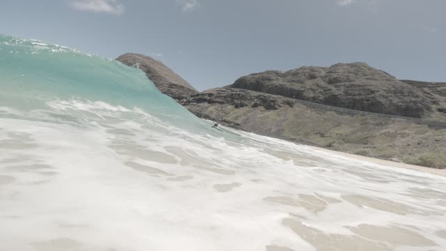 Raw surf clip, 0:04