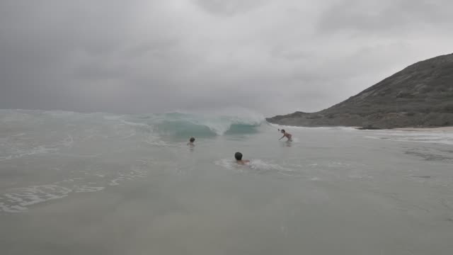 Raw surf clip, 0:06