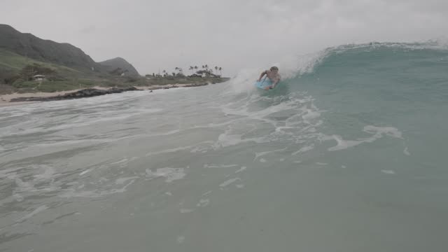 Raw surf clip, 0:04