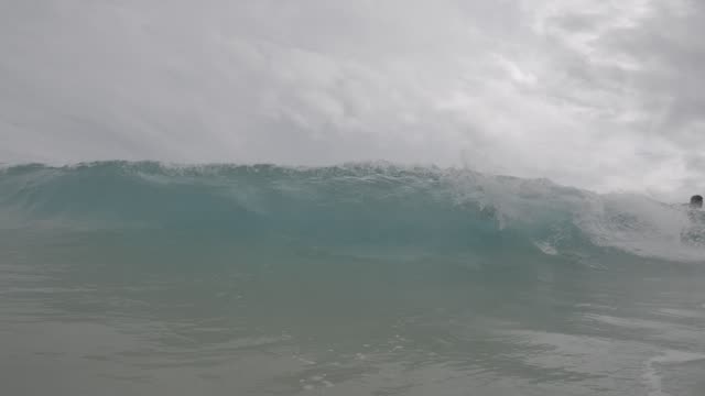 Raw surf clip, 0:04