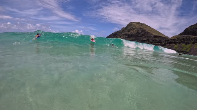 Raw surf clip, 0:08