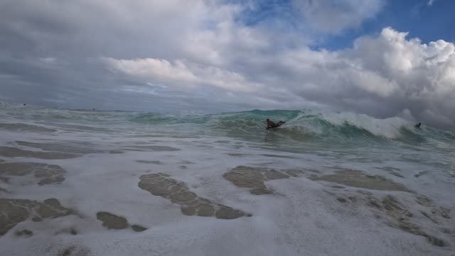 Raw surf clip, 0:19