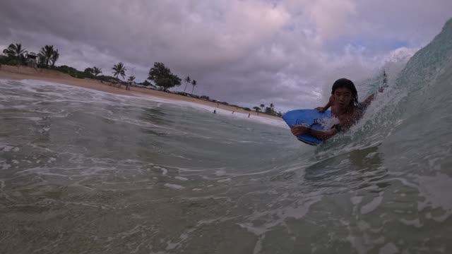 Raw surf clip, 0:04