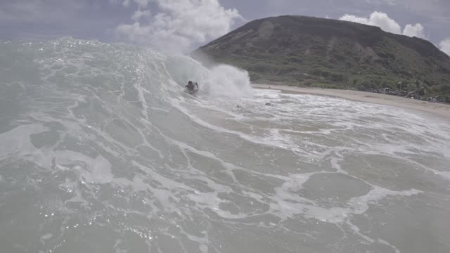 Raw surf clip, 0:04