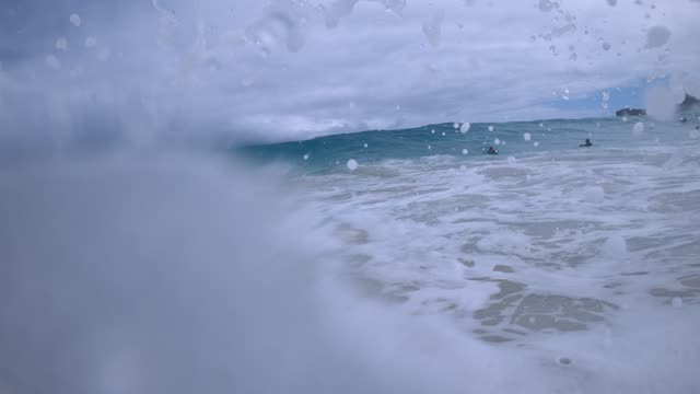 Raw surf clip, 0:25