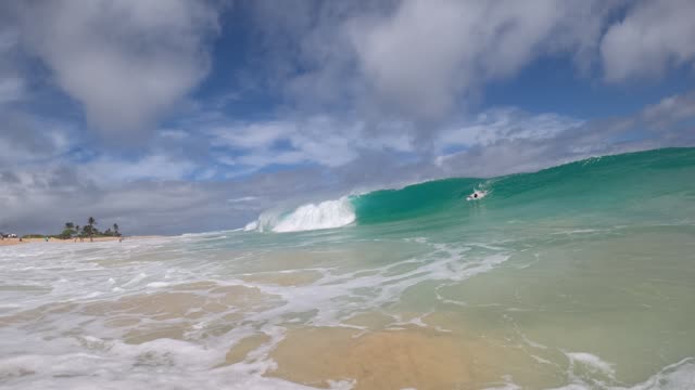 Raw surf clip, 0:06