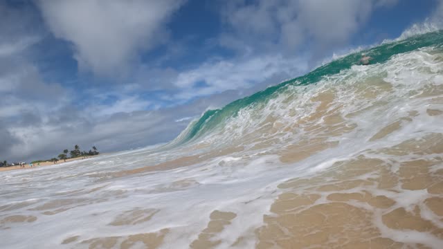 Raw surf clip, 0:04